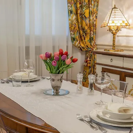 Lejlighed Center - In The Elegant Heart Of