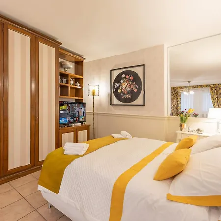 Center - In The Elegant Heart Of