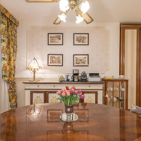 Center - In The Elegant Heart Of *