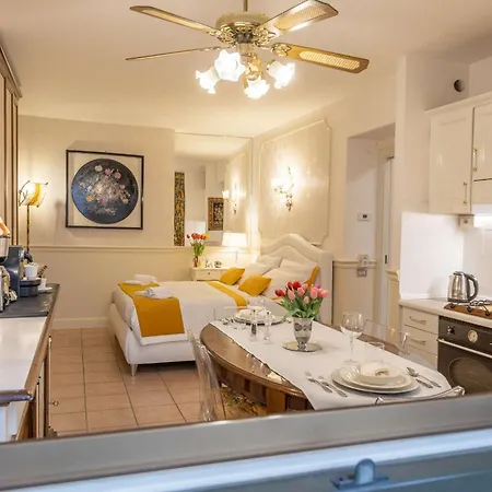 Appartamento Center - In The Elegant Heart Of