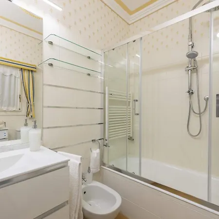 Center - In The Elegant Heart Of *